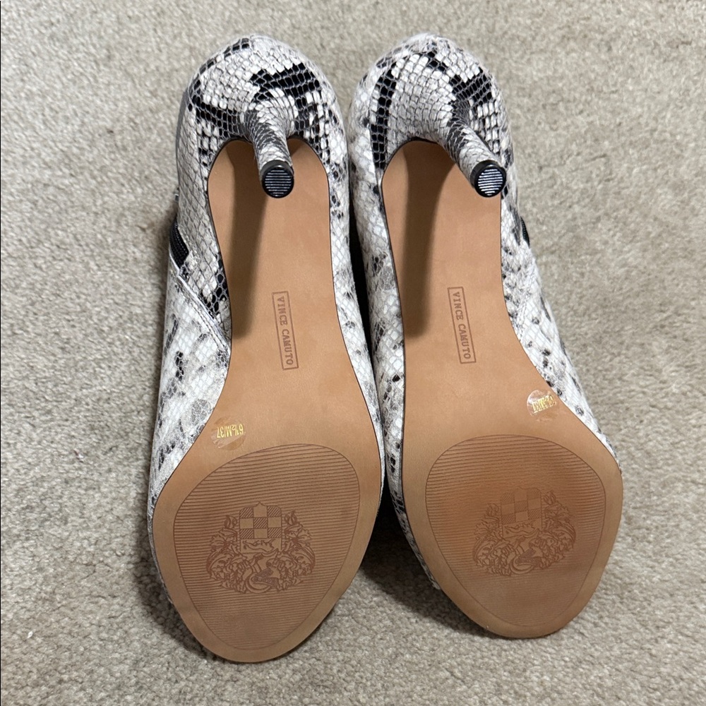 NWOB Vince Camuto Careeta Snake Print Peep Toe Booties - 6.5 - Picture 9 of 16